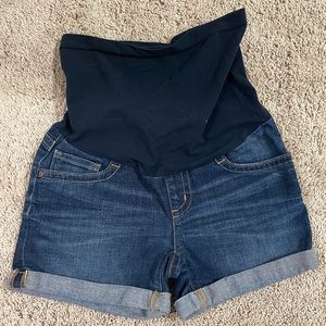 A Pea In the Pod Maternity shorts